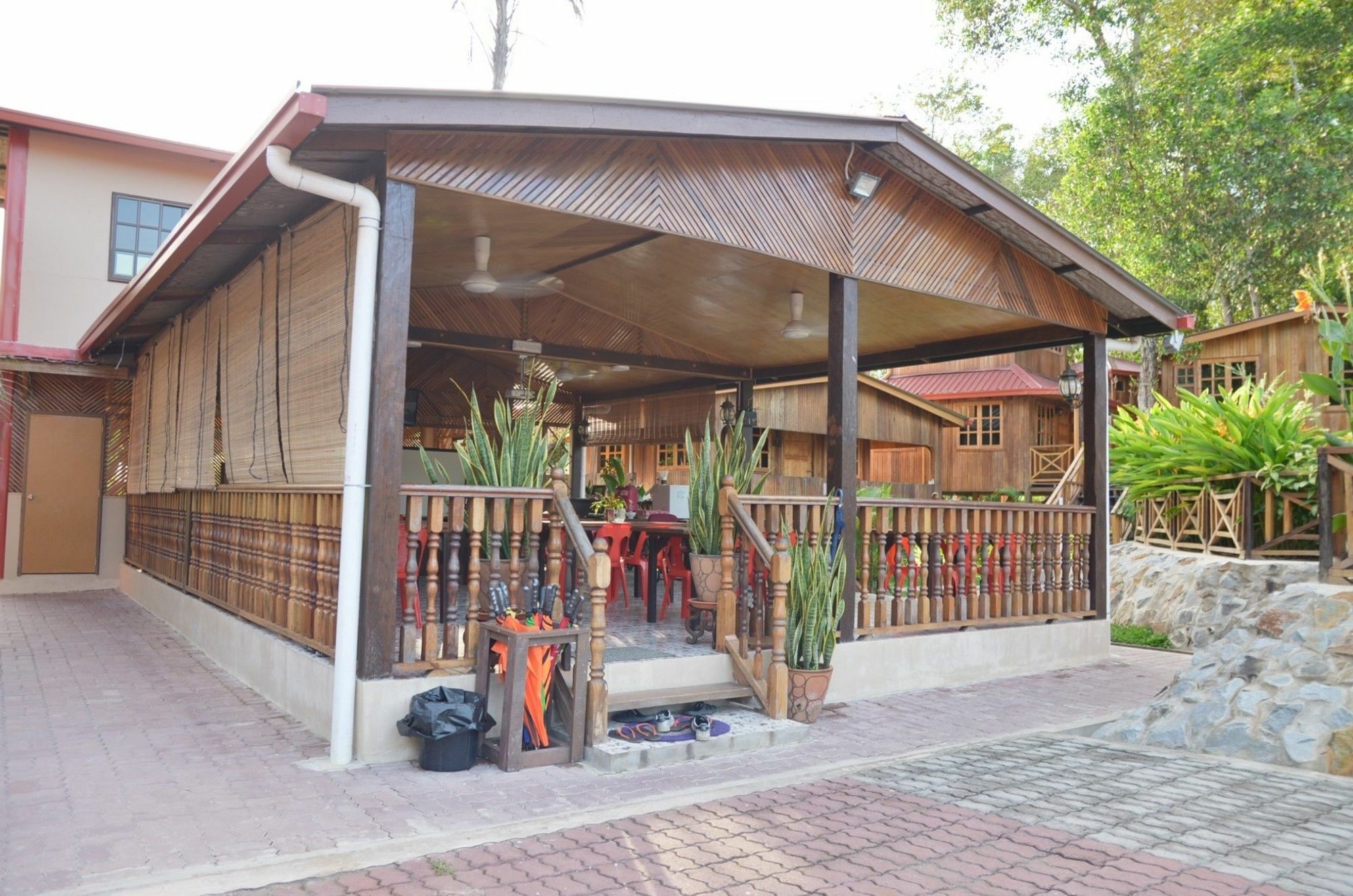 Borneo Tree House Hotel Kota Kinabalu Exterior photo